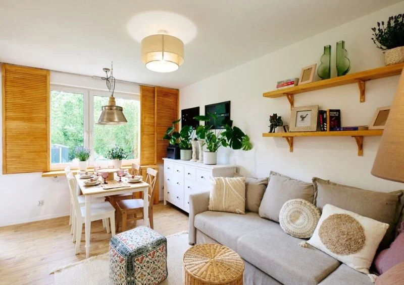 Nowy, przytulny salon to również sypialnia Pani Joanny