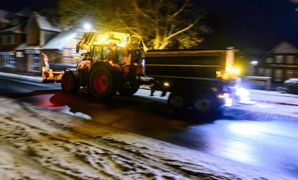 Co roku na drogach krajowych zużywa się nawet ok. kilka milionów ton soli drogowej