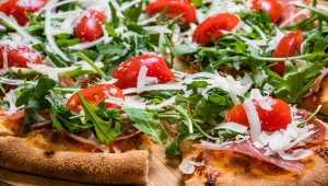 Pizza w stylu rzymskim. Przygotuj idealne ciasto według przepisu Emiliana Castagny