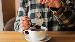 Torebka z herbaty sprawdzi się doskonale jako pochłaniacz wilgoci z butów.