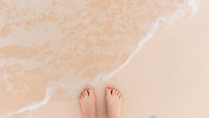 Wybór między Birkenstock a Crocs zależy od indywidualnych preferencji i potrzeb