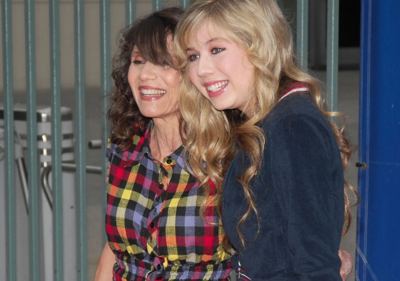 Debra McCurdy, Jennette McCurdy Debra McCurdy, Jennette McCurdy