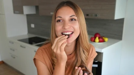 Co zamiast słodyczy? Wybierz świeżą lub suszoną sapodillę. 