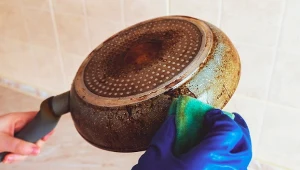 Ten patent to złoto. Moje stare patelnie lśnią jak nowe 