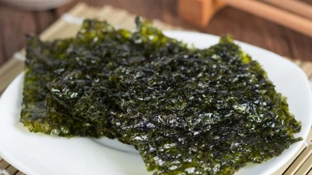 Nori to nie tylko dodatek do sushi. Możesz dodać je także do zupy lub sałatek