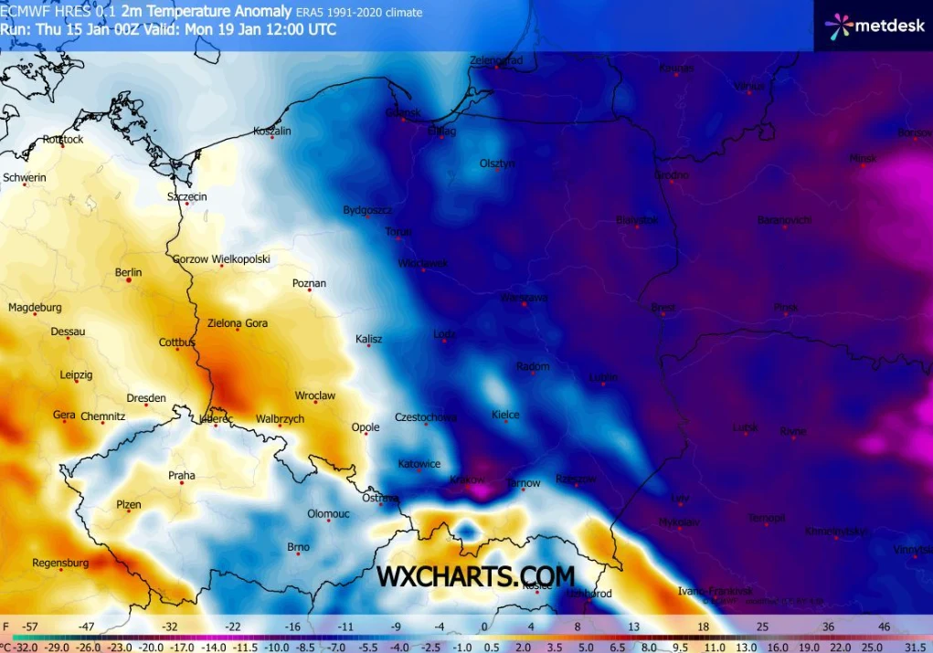 Kolorowa mapa Europy Środkowej przedstawiająca anomalię temperatury powietrza na wysokości 2 metrów w różnych regionach, z zaznaczoną wyraźnie granicą między bardzo zimnym powietrzem na wschodzie a cieplejszym na zachodzie.