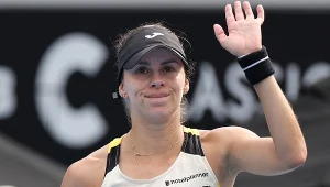 Piękna pogoń Linette od stanu 3:6, 0:2. O półfinale zdecydował trzeci set