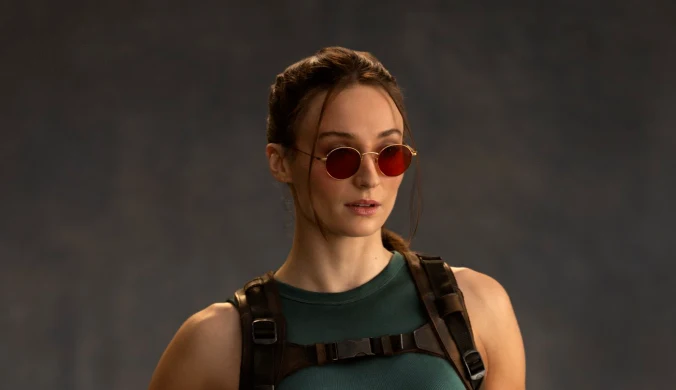 Sophie Turner jako Lara Croft w serialu Tomb Raider