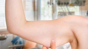 Te proste ćwiczenia pomogą ci skutecznie pozbyć się tłuszczu z ramion 