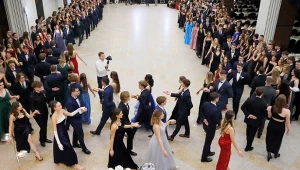 O tym warto pamiętać przed studniówką. Nie każdy zna ten zwyczaj