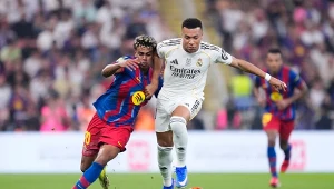 Kylian Mbappe podczas meczu z Barceloną