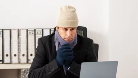 Przy jakiej temperaturze można odmówić pracy? Jeśli w pomieszczeniu jest zbyt zimno, efektywność pracowników spada. 