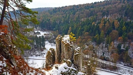 "Polska Szwajcaria", czyli Ojcowski Park Narodowy. Turyści lubią podkreślać, że to jedno z najpiękniejszych miejsc w naszym kraju - również zimą