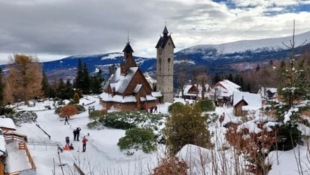 Świątynia Wang jest unikatowym obiektem, który przeniesiono z Norwegii do Polski