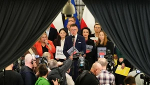 Szymon Hołownia z politykami Polski 2050 w Sejmie