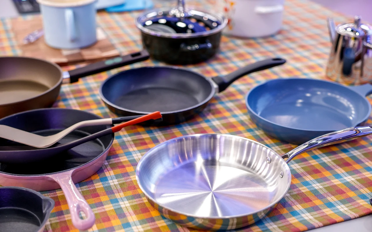 Czy patelnie teflonowe są zdrowe? Tylko jeśli używamy ich odpowiednio