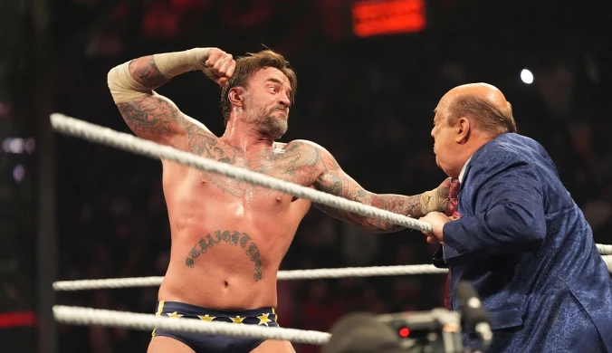 CM Punk atakuje Paula Heymana podczas Monday Night RAW