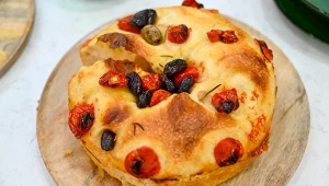 Focaccia con pomodorini z przepisu Emiliana Castagni