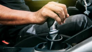 Hamowanie silnikiem to technika korzystna z punktu widzenia bezpieczeństwa oraz trwałości pojazdu, ale nie zawsze można ją stosować