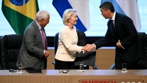 Przełom po latach, w tle protesty. Szefowa KE o "historycznej chwili"