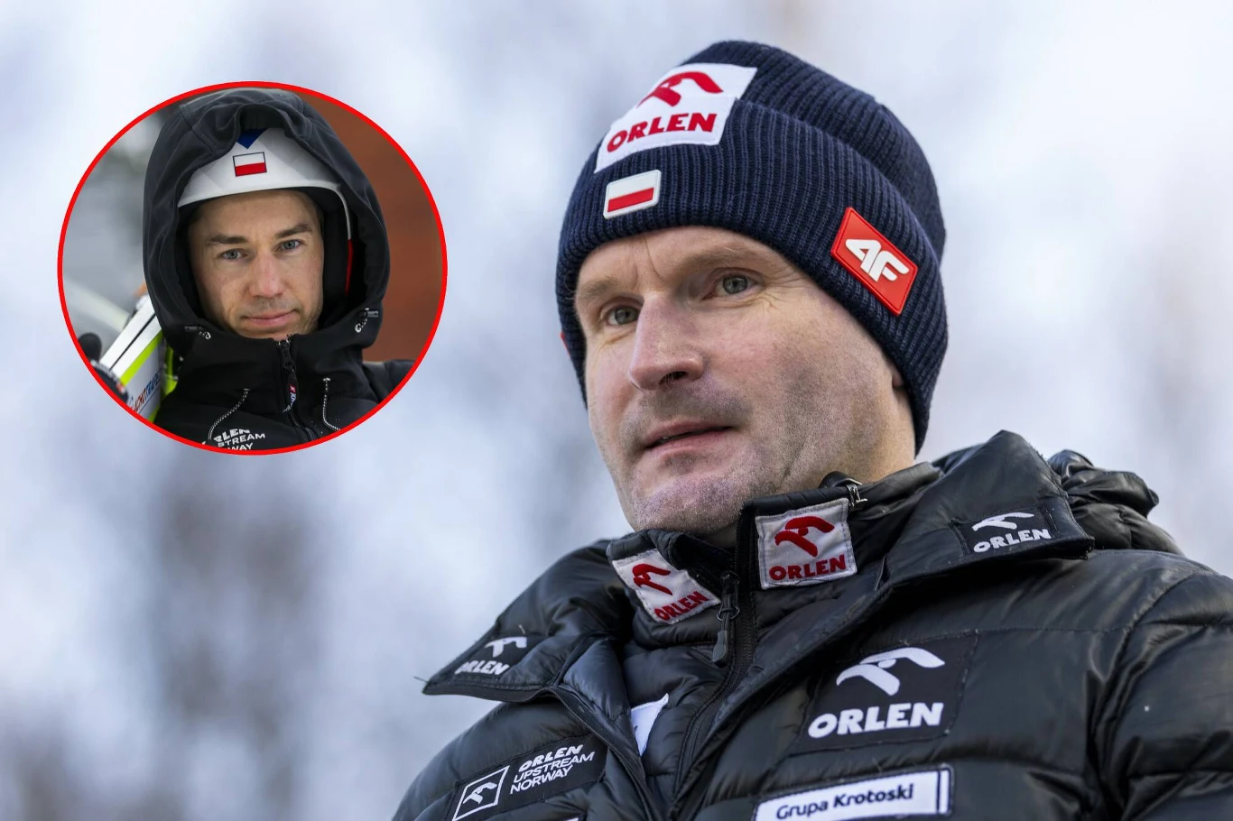 Mężczyzna w zimowej kurtce i czapce z logo sponsorów sportowych, w tle rozmyte drzewa, a w okrągłym wstawieniu widoczna twarz innego mężczyzny w kasku i zimowej bluzie, obaj z widoczną polską flagą na czapce i kasku.