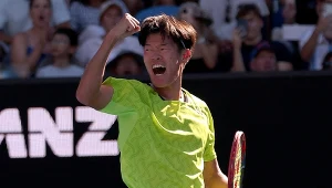 123 miejsca różnicy, pięć setów. Student pokonał faworyta na AO. Sensacja