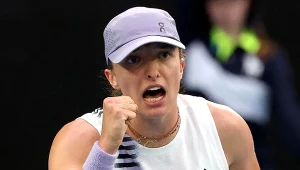 Fatalny początek w Melbourne i pogoń Świątek z 3:5. Return zakończył mecz