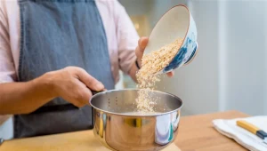 Dorzuć do mleka, zupy czy gulaszu. Te płatki obniżą cukier i cholesterol