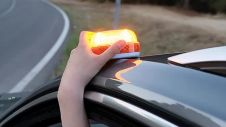 Lampa V16 zastąpiła trójkąty ostrzegawcze w Hiszpanii