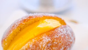 Bolas de Berlim, czyli portugalskie pączki.