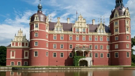 Park Mużakowski to największy park w stylu angielskim na terenie Polski i Niemiec