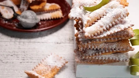 Czy włoskie chiacchiere mają szansę zastąpić tradycyjne polskie faworki?