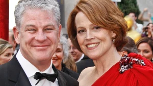 Sigourney Weaver i Jim Simpson na gali rozania Oscarów w 2010 roku