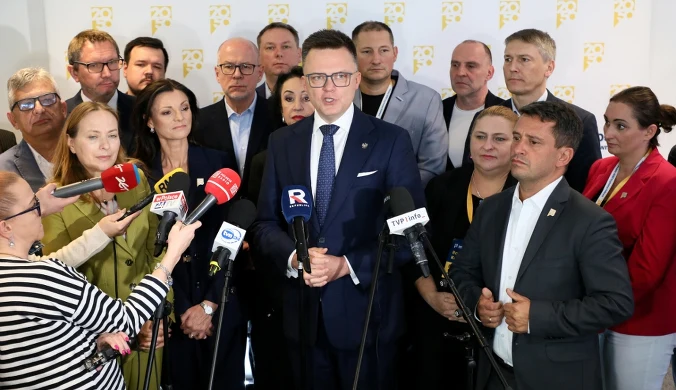 Szymon Hołownia z posłami Polski 2050