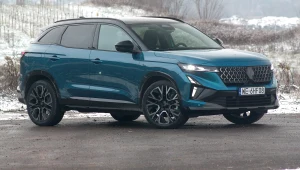 Renault Austral ma 199 KM, piętnaście biegów i trzy silniki. Jak jeździ?