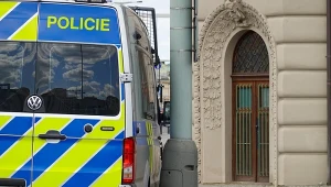 Wtargnął do ratusza, rozpętał strzelaninę. Tragedia w Czechach