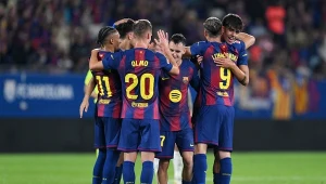 Głośno o odejściu z Barcy, nagle Flick dał sygnał. Lewy i spółka już wiedzą