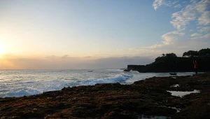 Zachód słońca na plaży w Bali