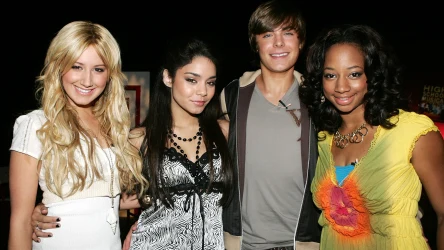 Ashley Tisdale, Vanessa Anne Hudgens, Zac Efron i Monique Coleman grający główne role w "High School Musical"