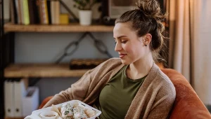 Nie wszystko do plastiku. Sprawdź, gdzie wyrzucić opakowania po jedzeniu