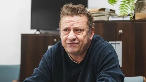 Jarek Janiszewski stoi na czele grupy Bielizna