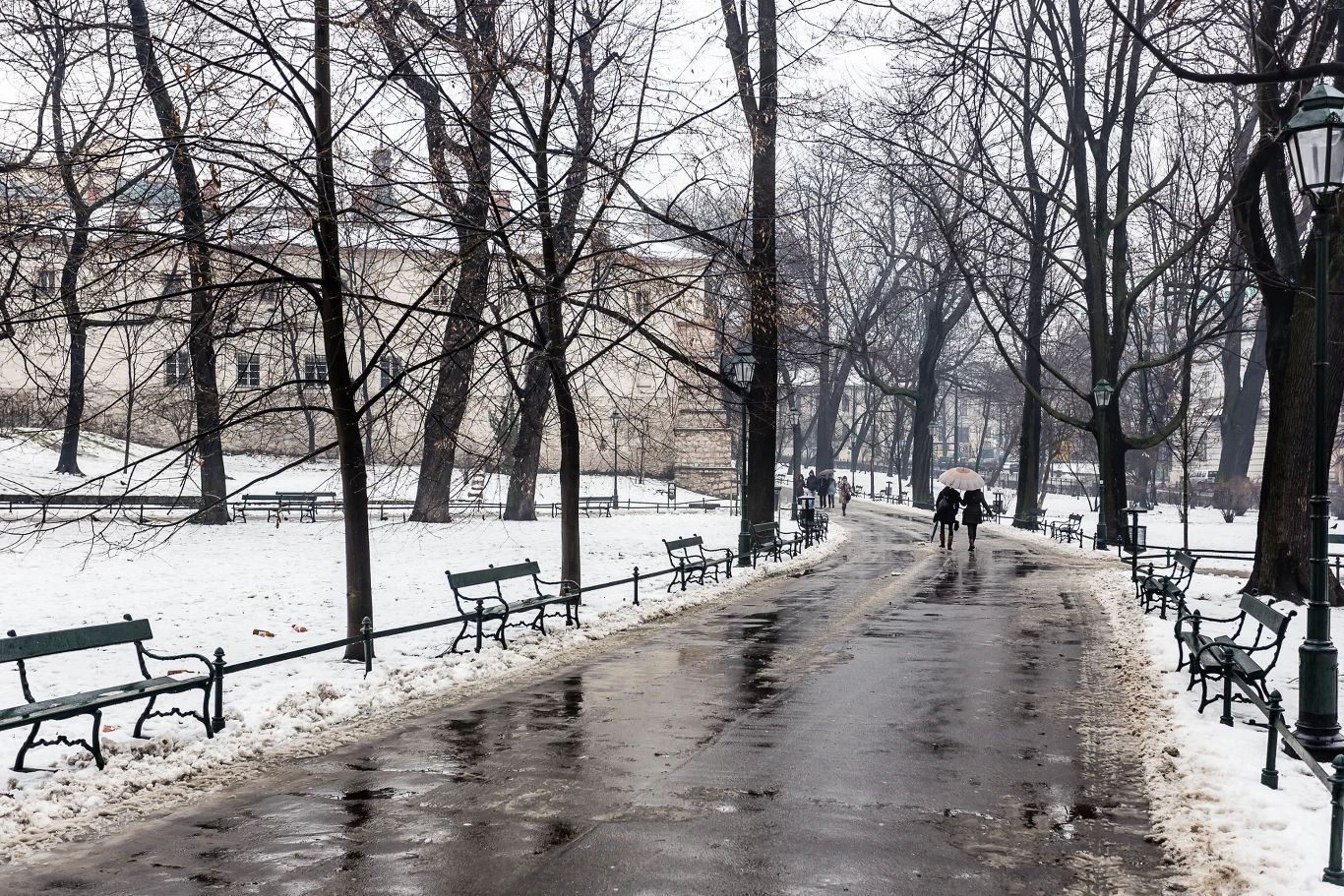 Planty w Krakowie - to tu ulepisz bałwana.