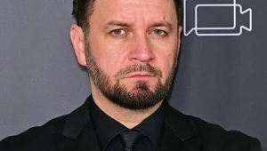 Piotr Domalewski debiutuje w teatrze. Nowa wersja "W pustyni i w puszczy"?