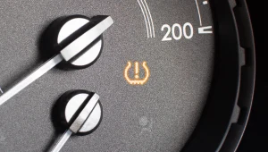 Zimą wielu kierowców ujrzy na swojej desce rozdzielczej taką kontrolkę