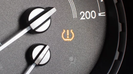 Kontrolka TPMS potrafi świecić bez wyraźnego powodu, ale jej ignorowanie może kosztować