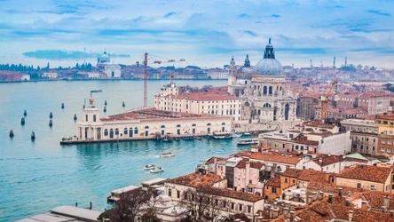 Wenecja to idealne miejsce na zimowy city break. Warto tam jechać zwłaszcza w lutym, by wziąć udział w karnawale.