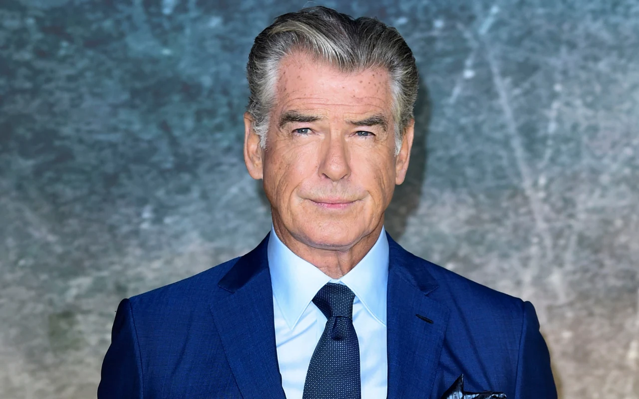 Pierce Brosnan miał 44 lata, gdy został dziadkiem