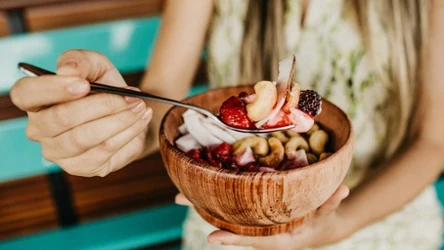 Te przekąski spowalniają metabolizm, a ich odstawienie pomaga spokojnie tracić kilogramy bez głodówki