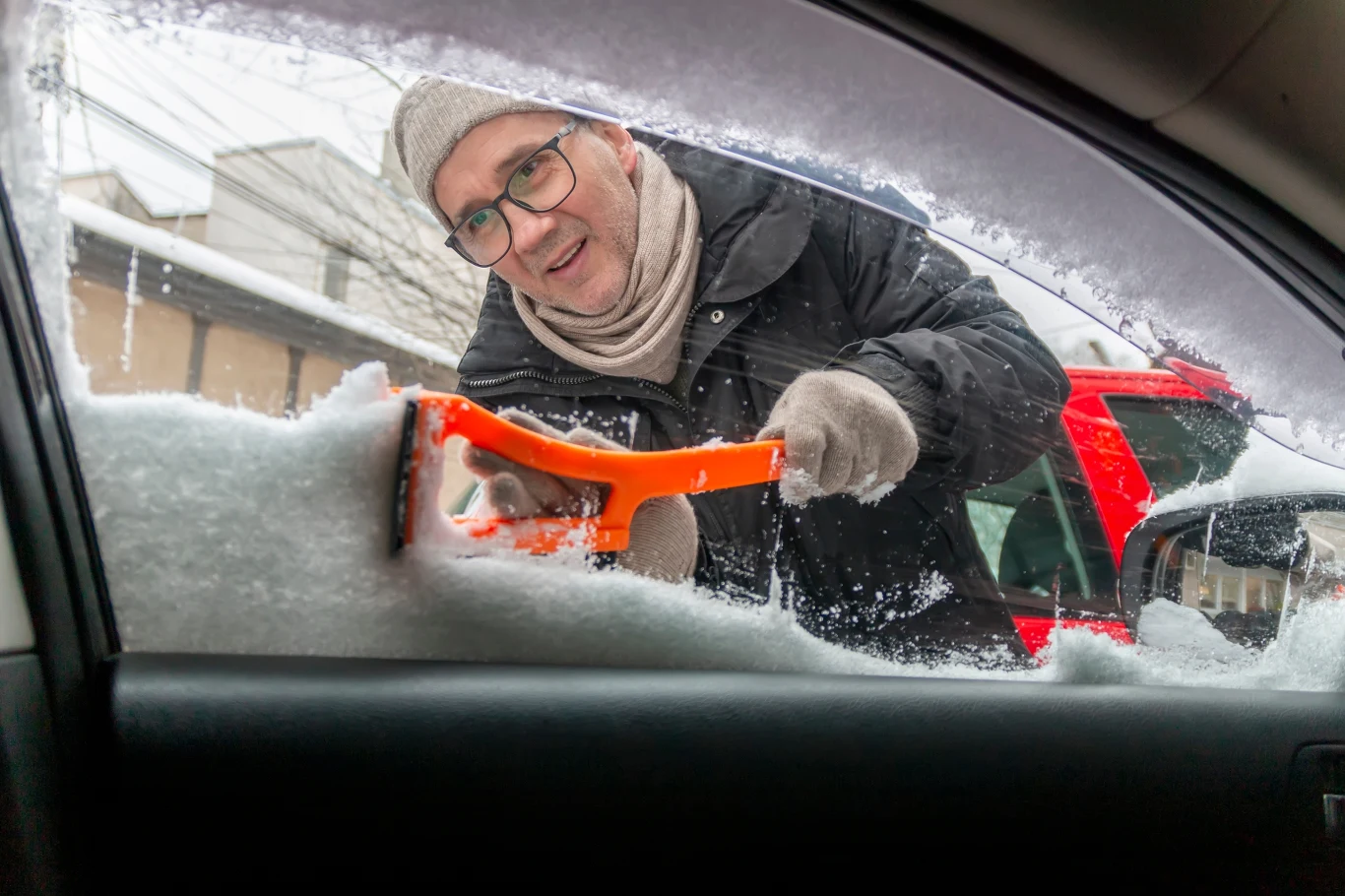 Codzienne czyszczenie szyby samochodu ze szronu i śniegu jest uciążliwe. Sprawdź, jak można to sobie ułatwić. Codzienne czyszczenie szyby samochodu ze szronu i śniegu jest uciążliwe. Sprawdź, jak można to sobie ułatwić.