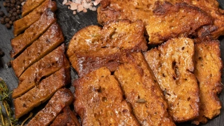 Sejtan świetnie zastępuje mięso. Poznaj przepis na sejtan i wykorzystaj go w kuchni